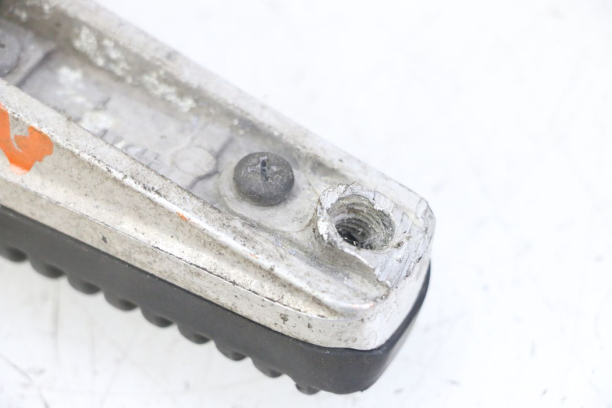photo de FRONT RIGHT FOOTREST YAMAHA XJ6 ABS 600 (2008 - 2016) - Component detail