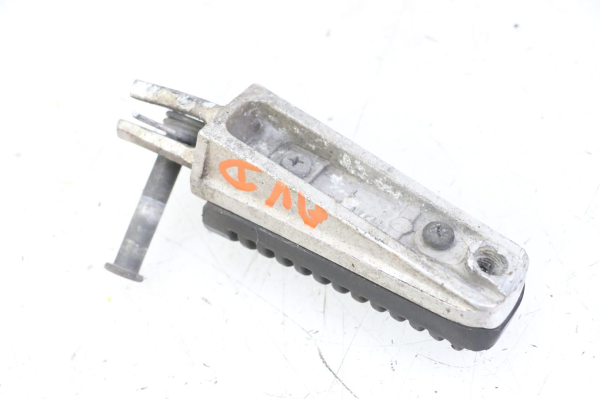 photo de FRONT RIGHT FOOTREST YAMAHA XJ6 ABS 600 (2008 - 2016) - Zoom on usage condition