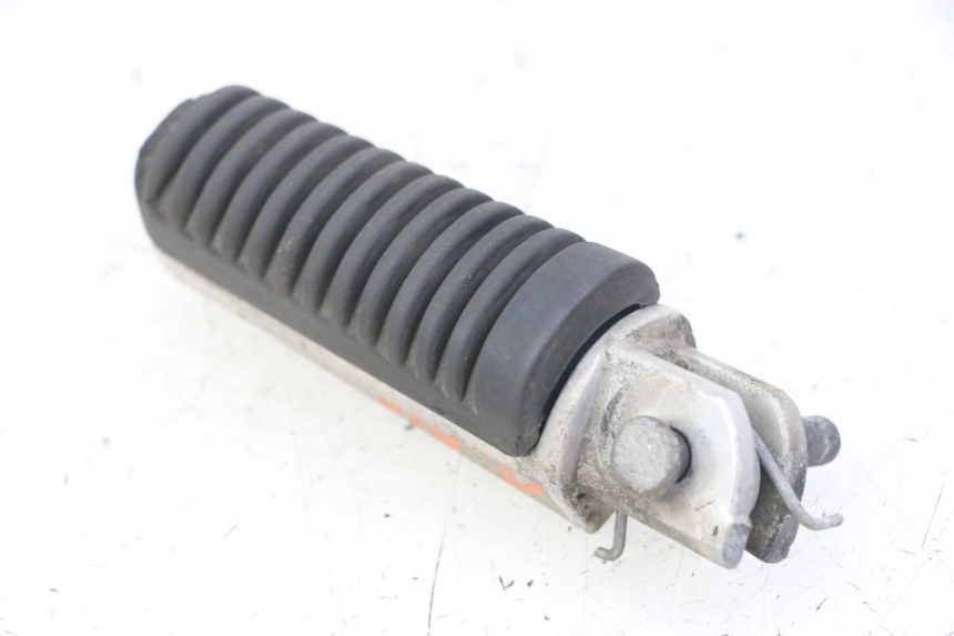 photo de FRONT RIGHT FOOTREST YAMAHA XJ6 ABS 600 (2008 - 2016) - Fixing points details