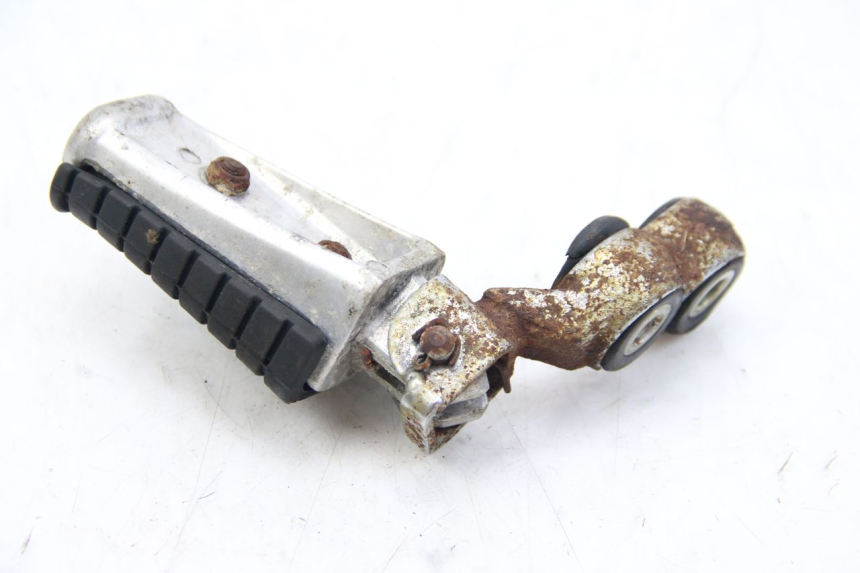 photo de RIGHT FRONT FOOTREST YAMAHA XV VIRAGO 750 (1984 - 1998) - Zoom on usage condition