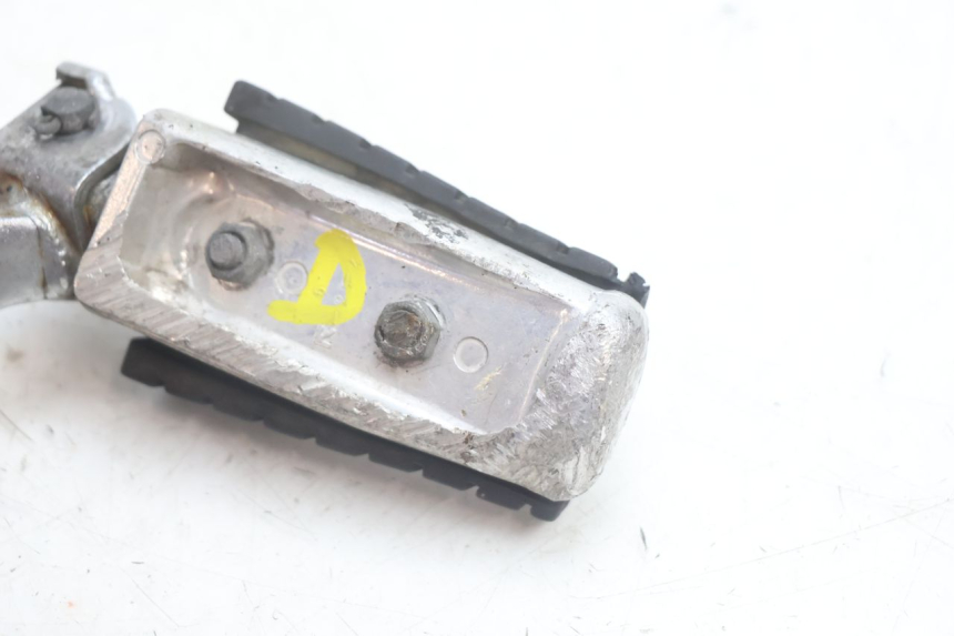 photo de FRONT RIGHT FOOTREST YAMAHA XV VIRAGO 535 (1988 - 2004) - Fixing points details