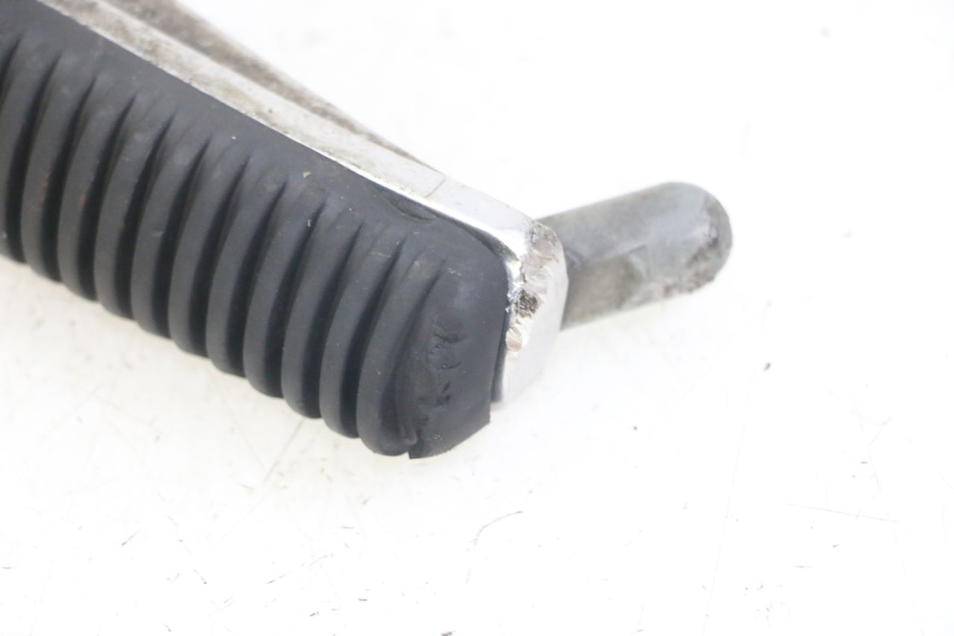photo de RIGHT FRONT FOOTREST YAMAHA FZS FAZER 600 (2001 - 2003) - Surface and material condition