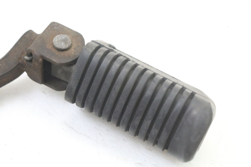 photo de FRONT RIGHT FOOTREST YAMAHA SR 125 (1982 - 2003) - Zoom on usage condition
