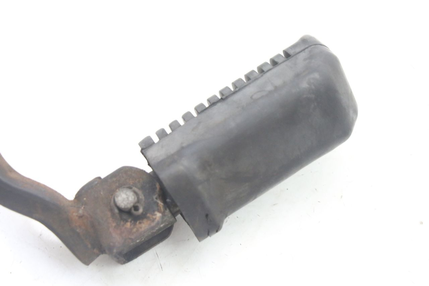 photo de FRONT RIGHT FOOTREST YAMAHA SR 125 (1982 - 2003) - Surface and material condition