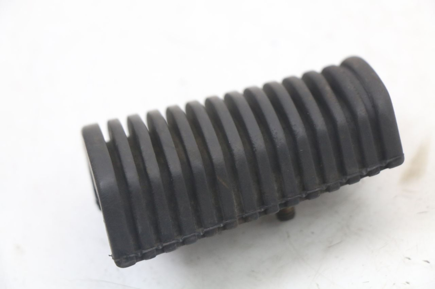 photo de FRONT RIGHT FOOTREST YAMAHA XVS DRAG STAR DRAGSTAR 650 (1997 - 2007) - Zoom on usage condition