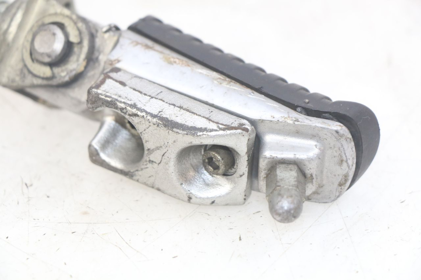 photo de RIGHT FRONT FOOTREST KAWASAKI Z 750 (2007 - 2013) - Alternative perspective