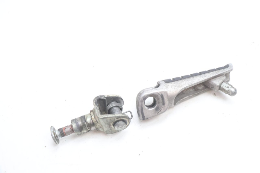 photo de RIGHT FRONT FOOTREST KAWASAKI ZX-6R ZX6R 600 (1995 - 1997) - Alternative perspective