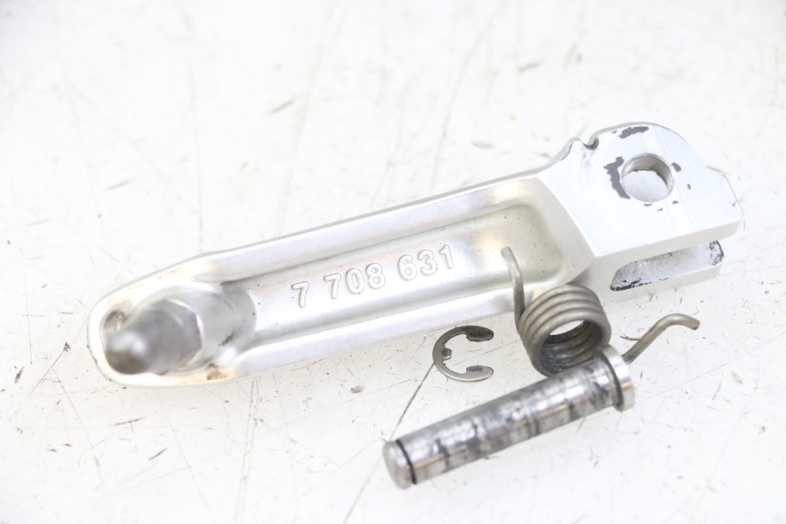 photo de FRONT LEFT FOOTREST BMW S RR ABS S1000RR 1000 (2015 - 2018) - Zoom on usage condition