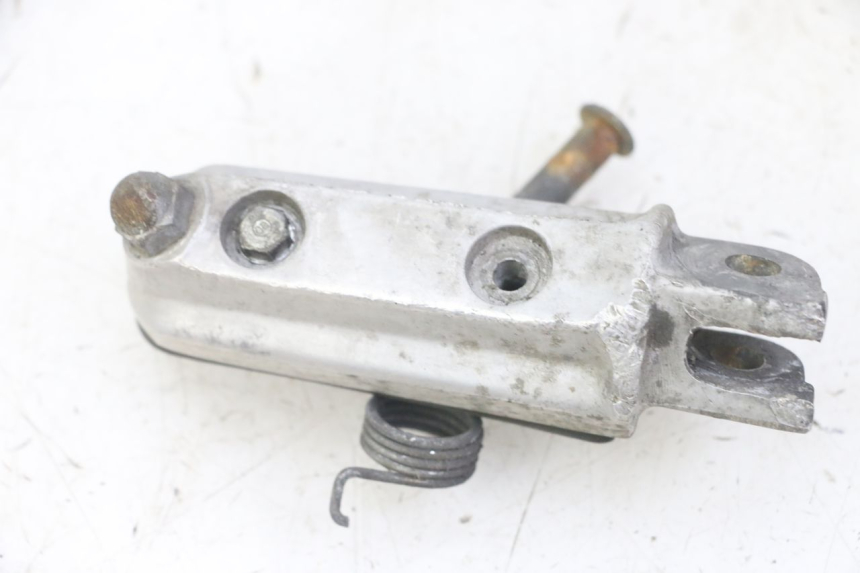 photo de FRONT LEFT FOOTREST HONDA CBF 500 (2004 - 2007) - Alternative perspective