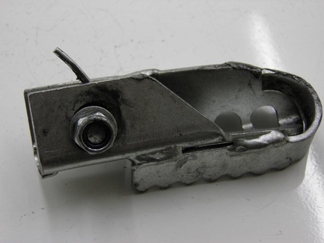 photo de FRONT LEFT FOOTREST DERBI SENDA SM DRD 50 (2008 - 2013) - Alternative perspective