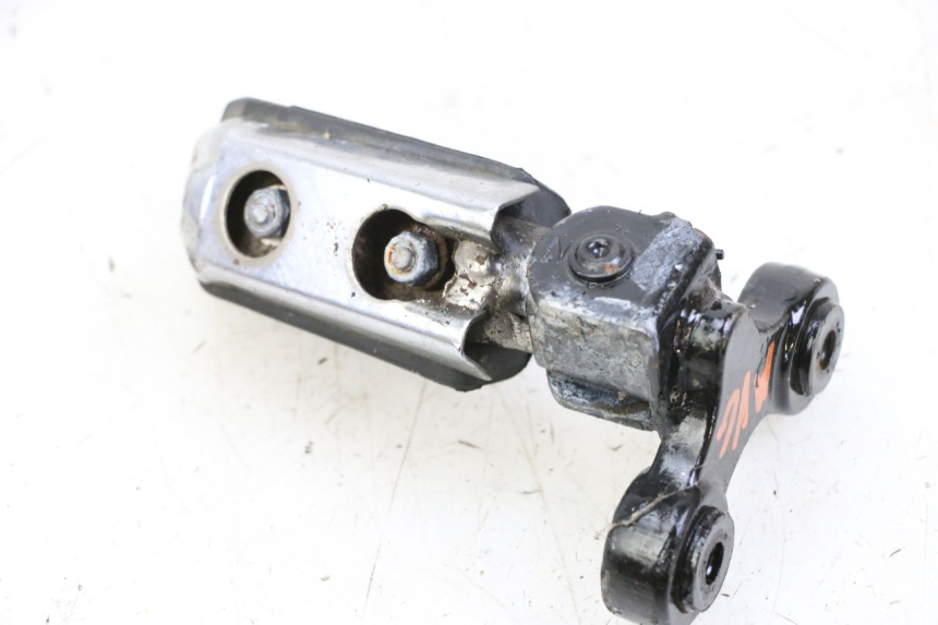 photo de FRONT LEFT FOOTREST YAMAHA FJ 36Y 1100 (1984 - 1985) - Component detail