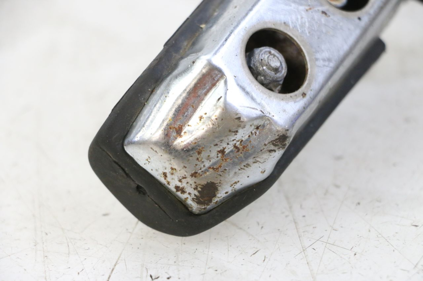 photo de FRONT LEFT FOOTREST YAMAHA FJ 36Y 1100 (1984 - 1985) - Zoom on usage condition