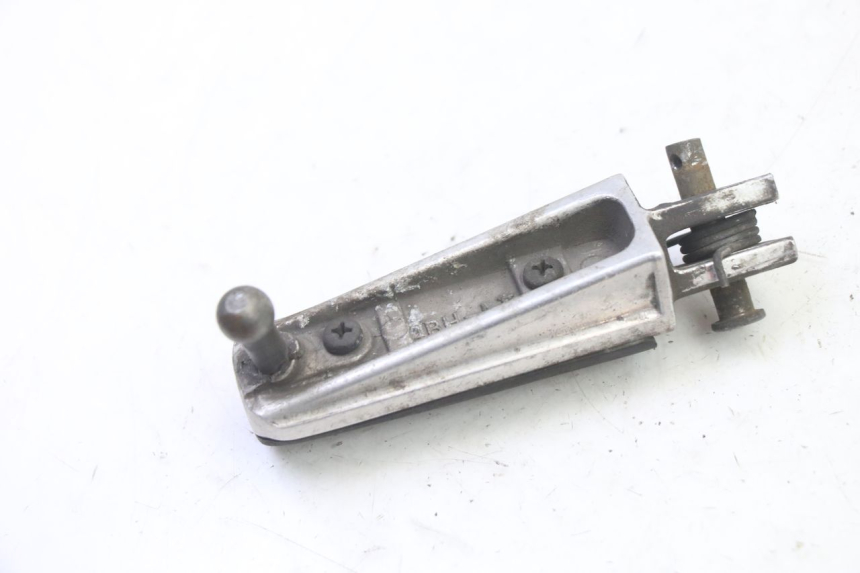 photo de FRONT LEFT FOOTREST YAMAHA FZ6 FAZER S2 600 (2007 - 2011) - Alternative perspective