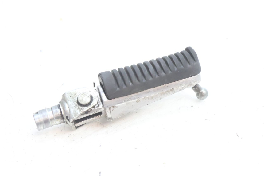 photo de FRONT LEFT FOOTREST YAMAHA FZ8 800 (2010 - 2016) - Zoom on usage condition