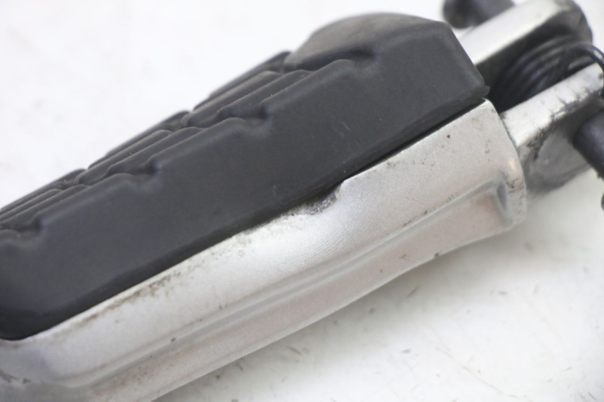 photo de FRONT LEFT FOOTREST BMW G310 R 310 (2016 - 2020) - Component detail