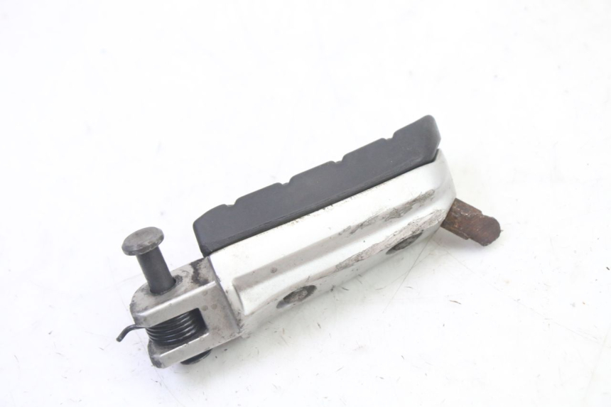 photo de FRONT LEFT FOOTREST BMW G310 R 310 (2016 - 2020) - Technical close-up