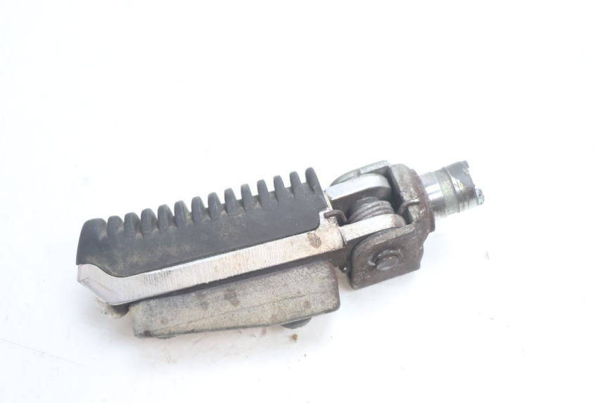 photo de FRONT LEFT FOOTREST SUZUKI GSF N BANDIT 1200 (2001 - 2005) - Main view