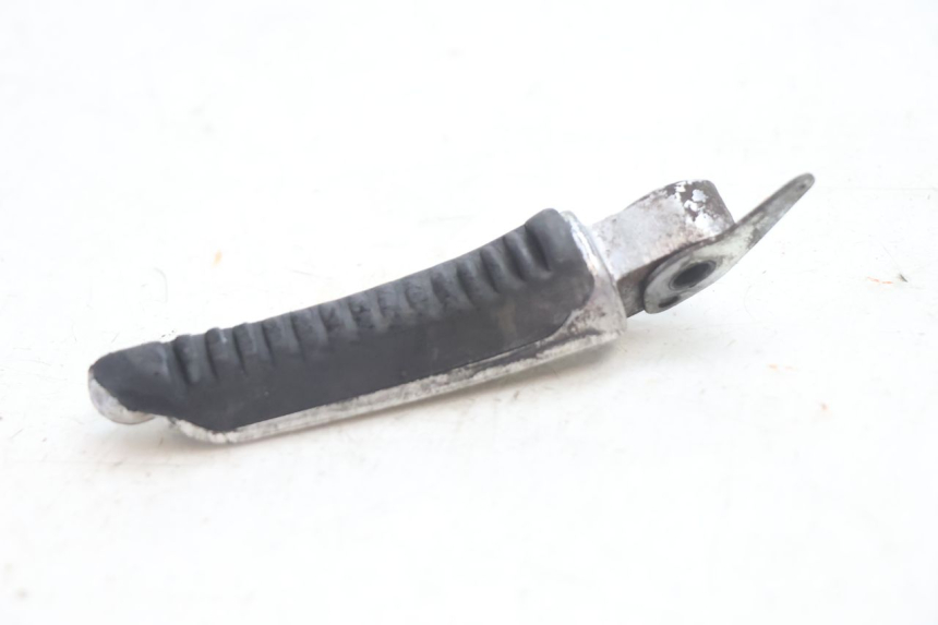 photo de FRONT LEFT FOOTREST SUZUKI GSX F GSXF 750 (1988 - 1998) - Zoom on usage condition