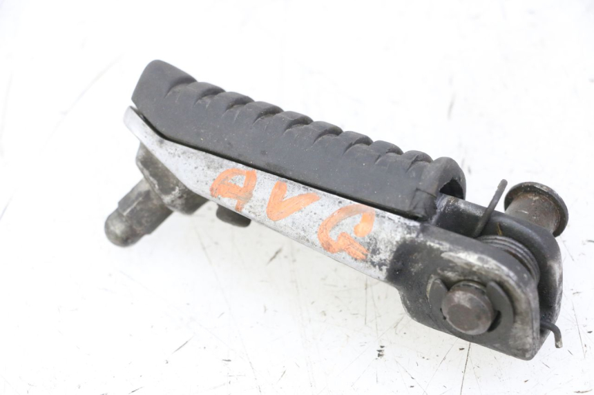 photo de LEFT FRONT FOOTREST KAWASAKI ZR7 ZR-7 S 750 (1999 - 2004) - Alternative perspective