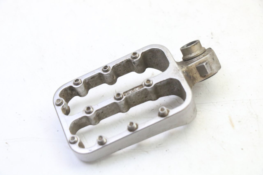 photo de FRONT LEFT FOOTREST KTM SUPERENDURO R 950 (2005 - 2009) - Zoom on usage condition