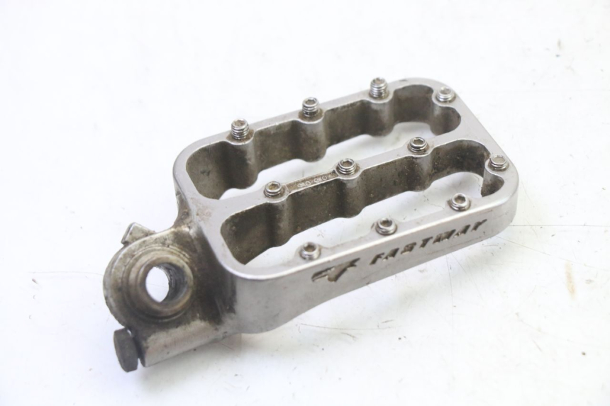 photo de FRONT LEFT FOOTREST KTM SUPERENDURO R 950 (2005 - 2009) - Alternative perspective