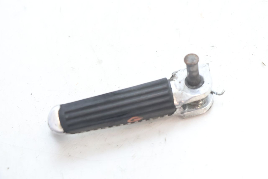photo de FRONT LEFT FOOTREST SUZUKI SV S 650 (2003 - 2009) - Component detail