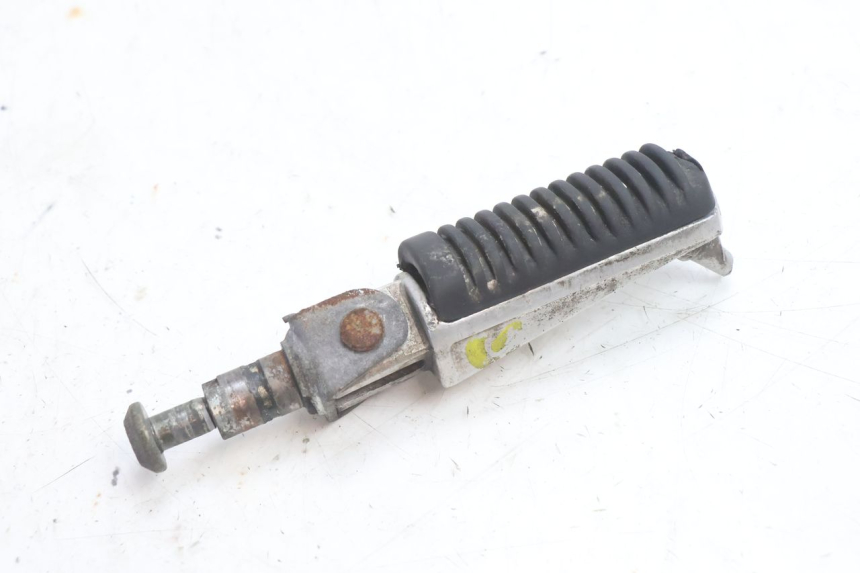 photo de FRONT LEFT FOOTREST YAMAHA XJR 1300 (1998 - 2002) - Zoom on usage condition