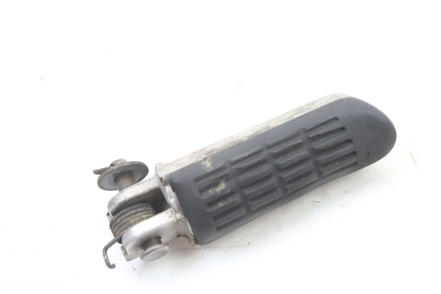 photo de FRONT LEFT FOOTREST HONDA XLV VARADERO 125 (2000 - 2006) - Zoom on usage condition