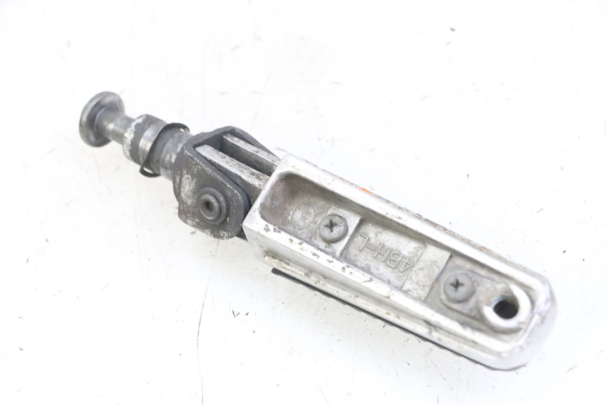 photo de LEFT FRONT FOOTREST YAMAHA FZS FAZER 600 (2001 - 2003) - Alternative perspective