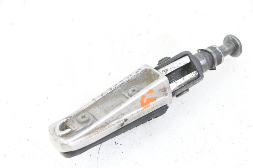 photo de LEFT FRONT FOOTREST YAMAHA FZS FAZER 600 (2001 - 2003) - Technical close-up