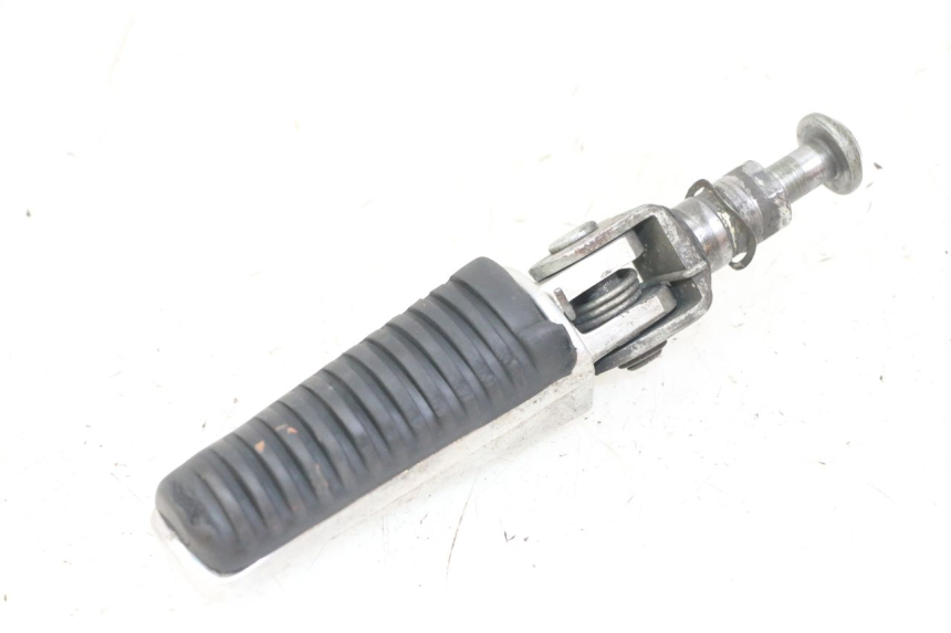 photo de LEFT FRONT FOOTREST YAMAHA FZS FAZER 600 (2001 - 2003) - Surface and material condition