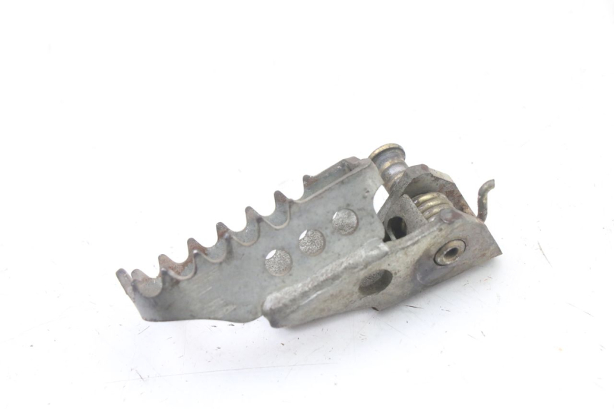 photo de FRONT LEFT FOOTREST YAMAHA TTR 125 (2000 - 2020) - Zoom on usage condition