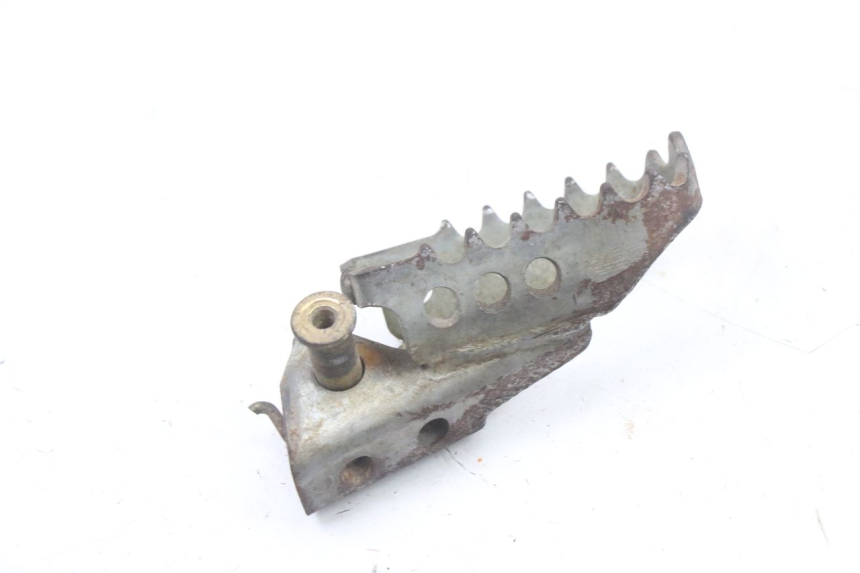 photo de FRONT LEFT FOOTREST YAMAHA TTR 125 (2000 - 2020) - Alternative perspective