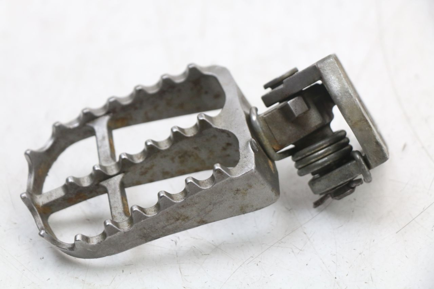 photo de LEFT FRONT FOOTREST YAMAHA YZ 125 (2017 - 2021) - Component detail