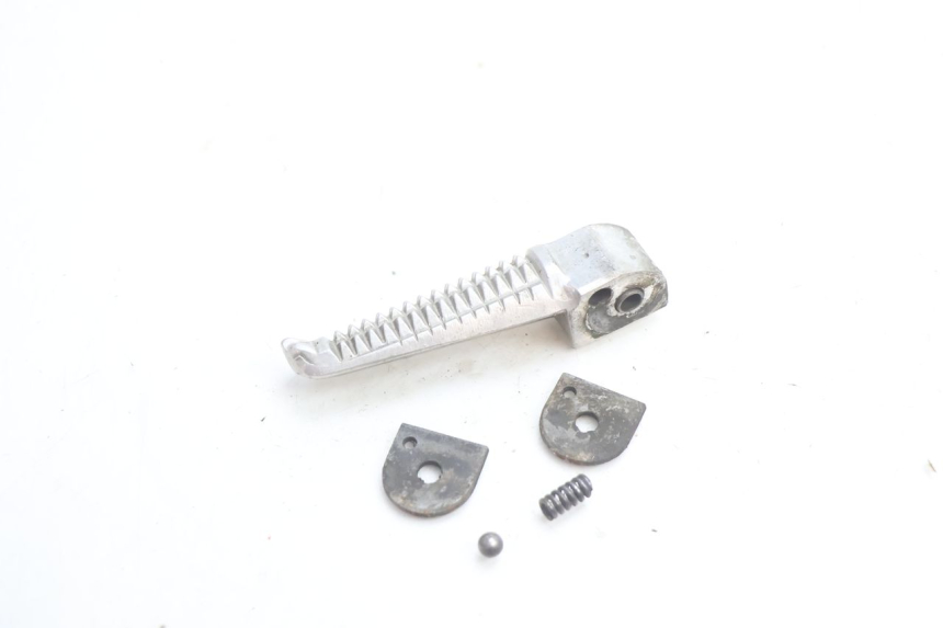 photo de FRONT LEFT FOOTREST YAMAHA YZF R GENESIS 750 (1993 - 1998) - Component detail