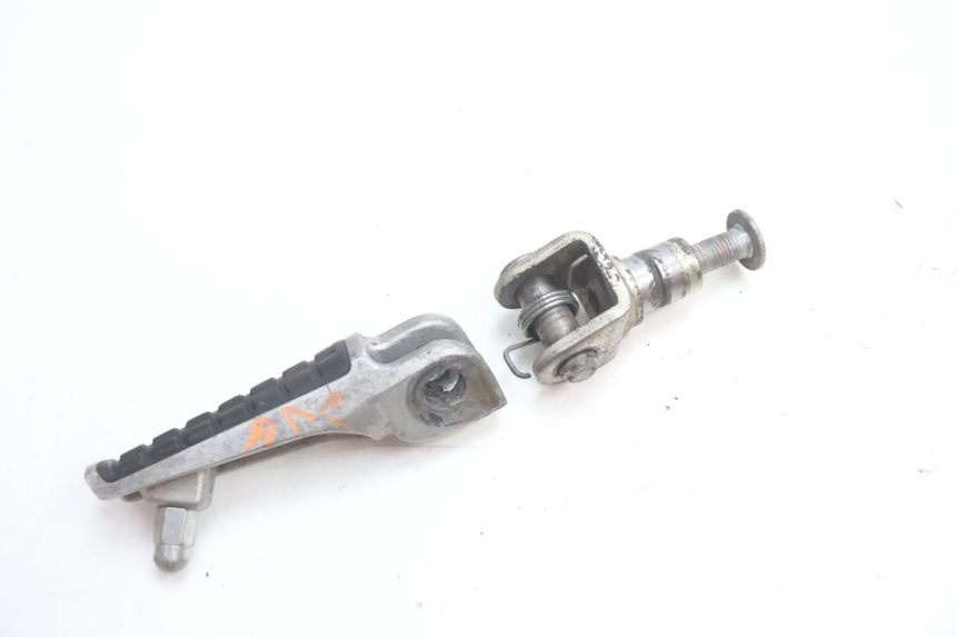 photo de FRONT LEFT FOOTREST KAWASAKI ZX-6R ZX6R 600 (1995 - 1997) - Zoom on usage condition
