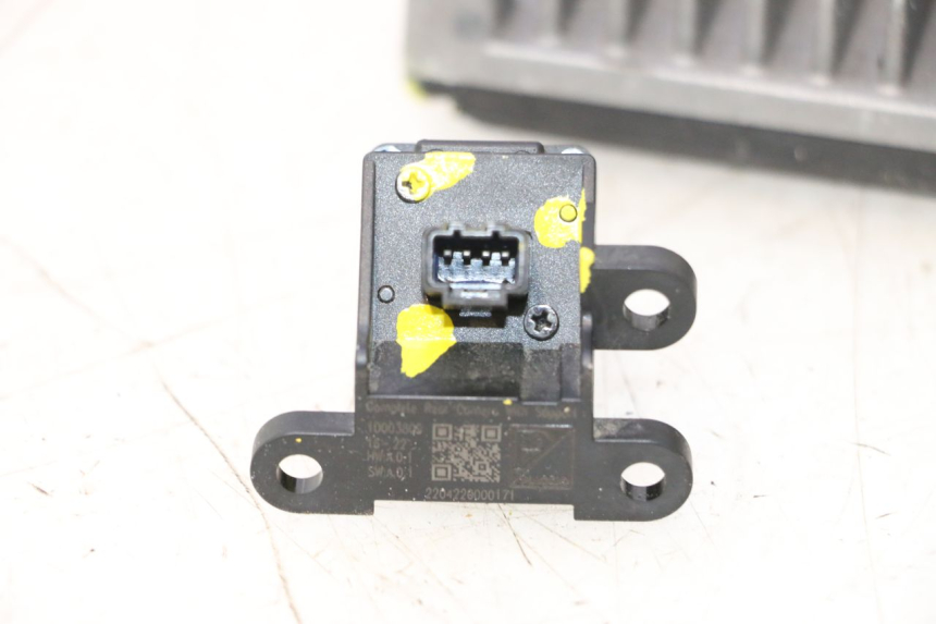 photo de REVERSING CAMERA PIAGGIO MP3 HPE 530 (2022 - 2026) - Fixing points details