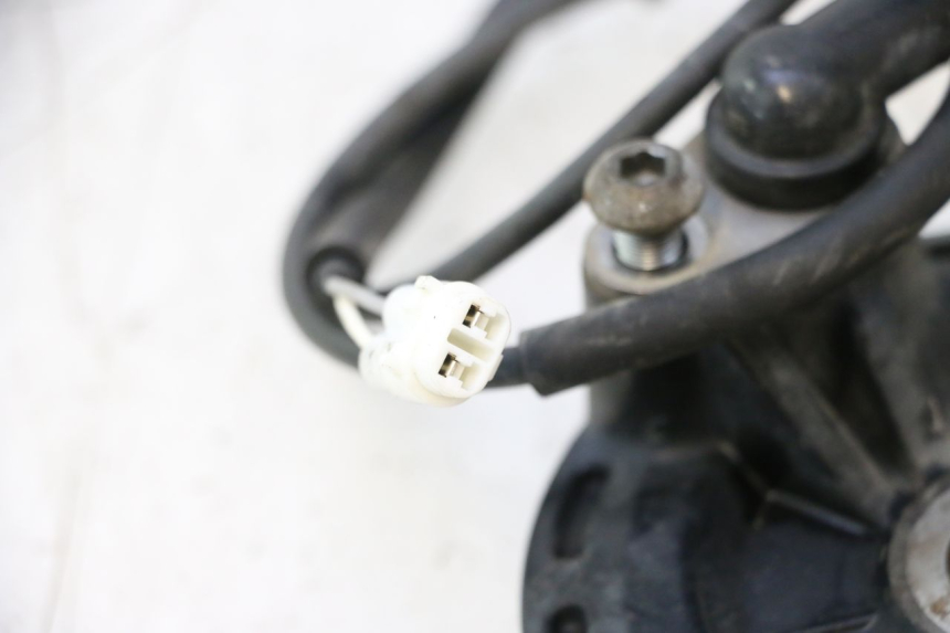 photo de REAR ABS SENSOR YAMAHA FJR 1300 (2001 - 2005) - Fixing points details
