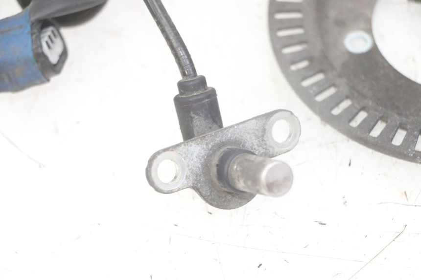 photo de REAR ABS SENSOR HONDA FORZA ABS 300 (2013 - 2017) - Alternative perspective