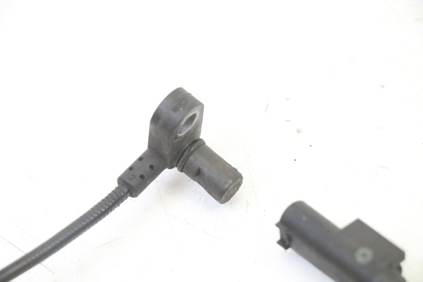 photo de REAR ABS SENSOR BMW G310 R 310 (2016 - 2020) - Technical close-up