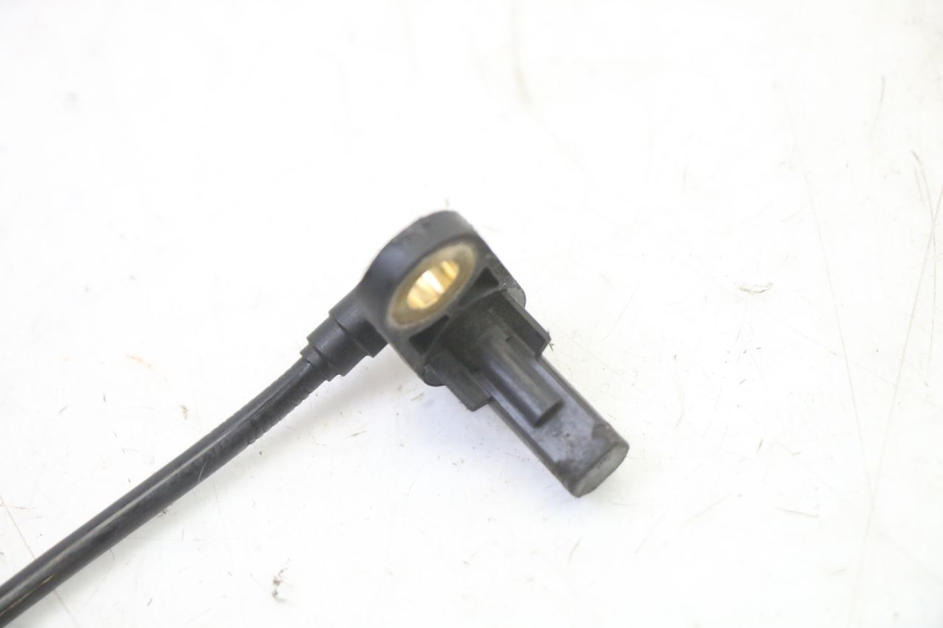 photo de REAR ABS SENSOR SUZUKI GSR 750 (2011 - 2017) - Alternative perspective