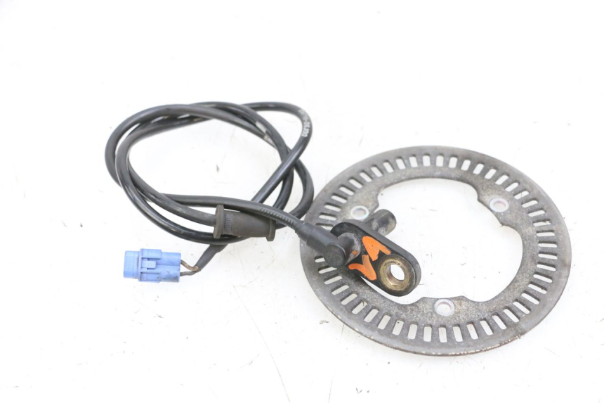 photo de FRONT ABS SENSOR SUZUKI BURGMAN 650 (2013 - 2020) - Zoom on usage condition