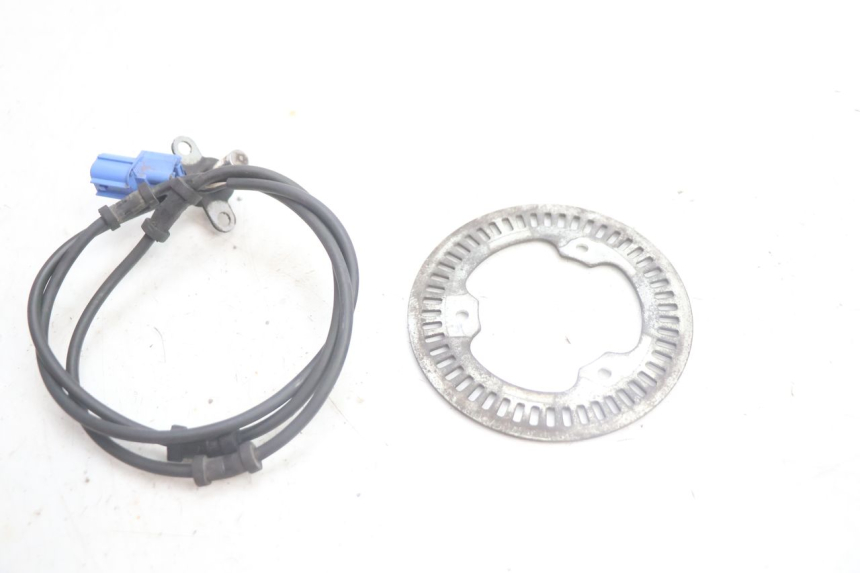 photo de FRONT ABS SENSOR SUZUKI BURGMAN EXECUTIVE ABS 650 (2006 - 2012) - Zoom on usage condition