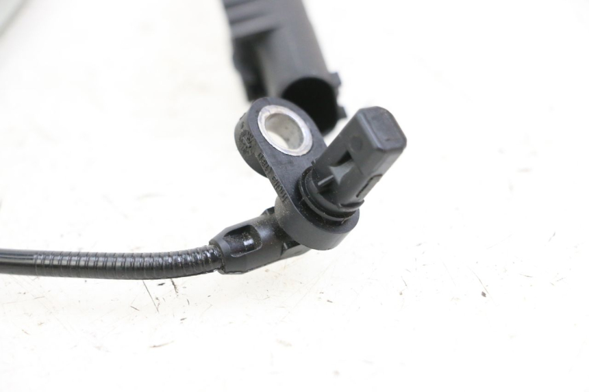 photo de FRONT ABS SENSOR ROYAL ENFIELD CONTINENTAL GT 650 (2019 - 2024) - Fixing points details