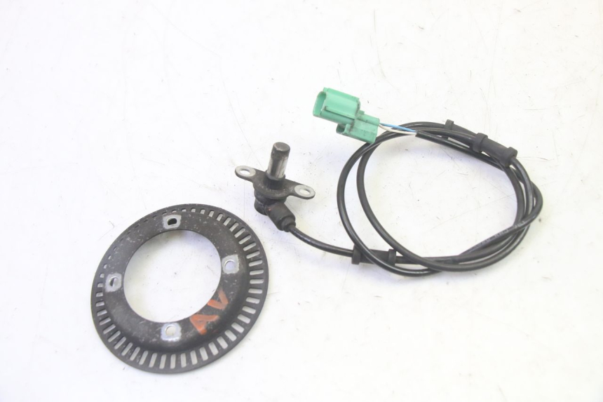 photo de FRONT ABS SENSOR HONDA FES S-WING SWING ABS 125 (2007 - 2015) - Alternative perspective