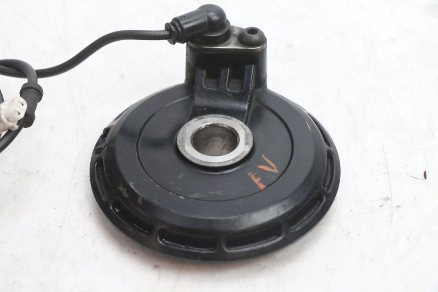 photo de FRONT ABS SENSOR YAMAHA FJR 1300 (2001 - 2005) - Technical close-up