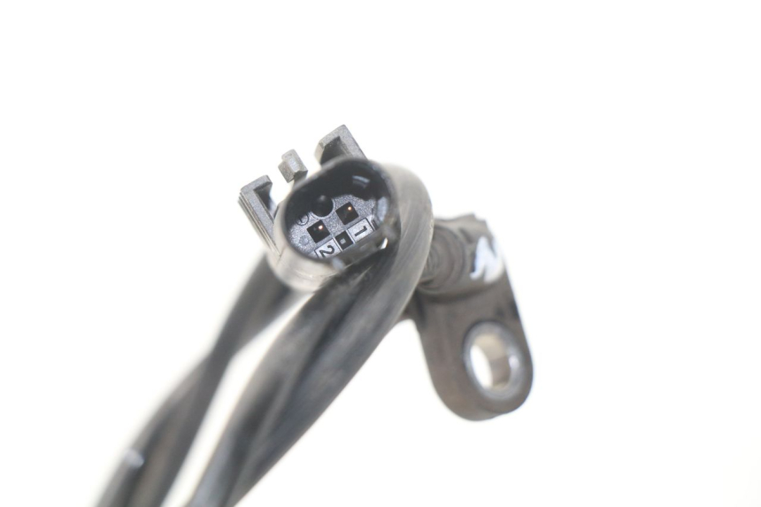 photo de FRONT ABS SENSOR SYM GTS EFI ABS 125 (2012 - 2016) - Zoom on usage condition