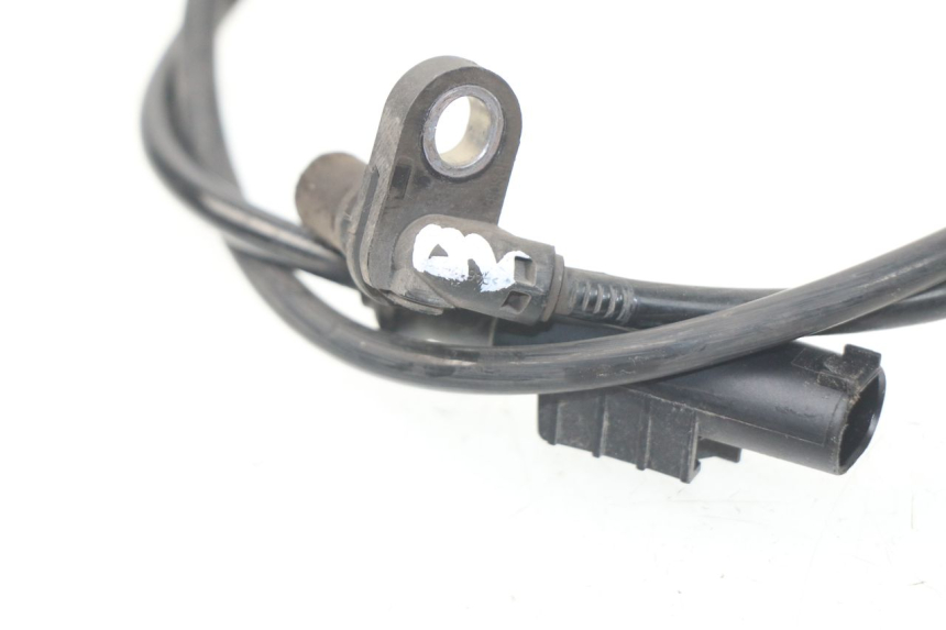photo de FRONT ABS SENSOR SYM GTS EFI ABS 125 (2012 - 2016) - Technical close-up