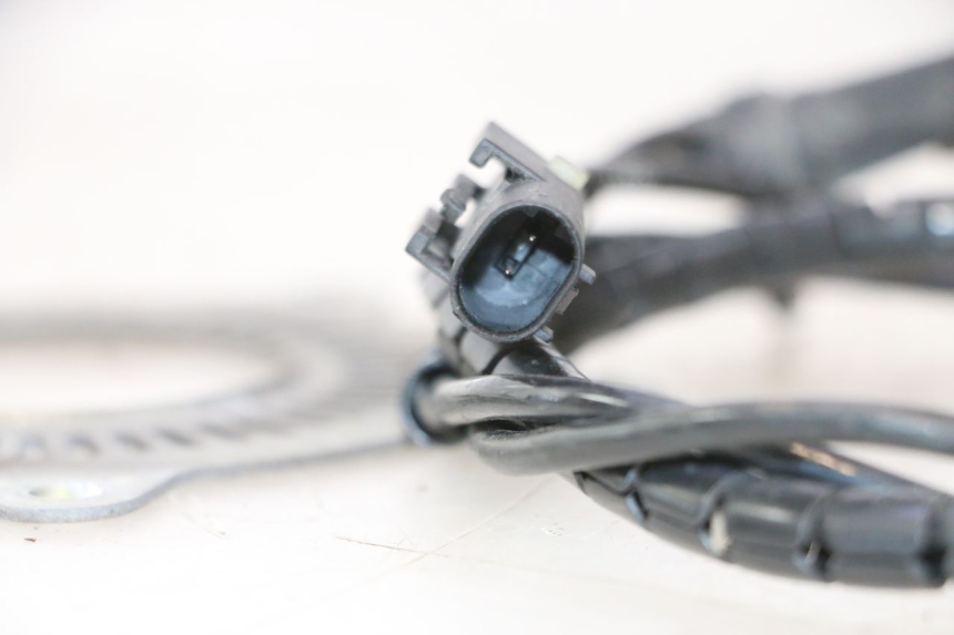 photo de FRONT ABS SENSOR PIAGGIO LIBERTY IGET S 125 (2016 - 2020) - Alternative perspective