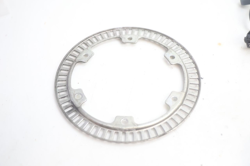 photo de FRONT ABS SENSOR PIAGGIO MP3 HPE 530 (2022 - 2026) - Technical close-up
